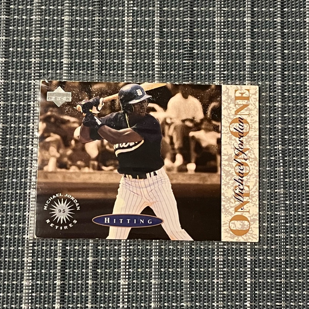 Michael Jordan ⚾️ 1995 Upper Deck One On One Retires White Sox Card MLB Card #3